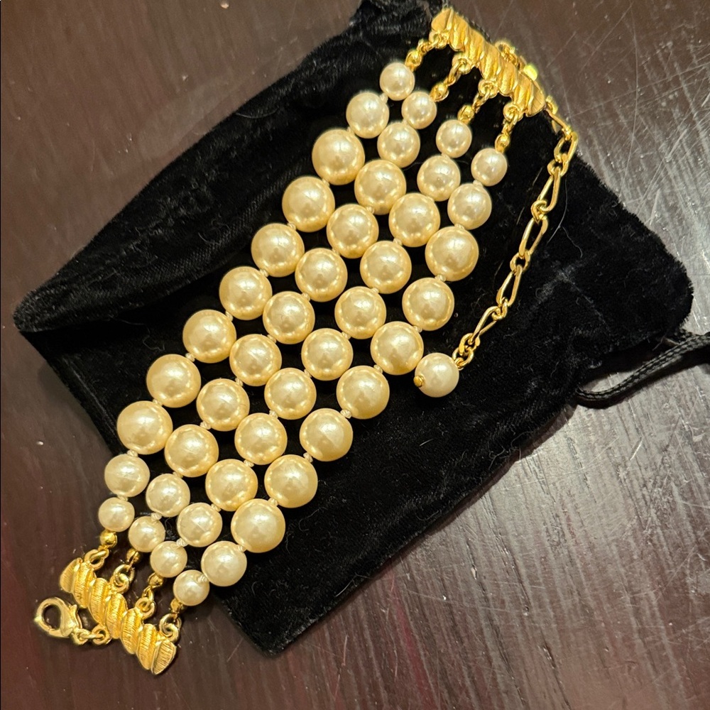 Elegant Gold Pearl Bracelet - Picture 4 of 4